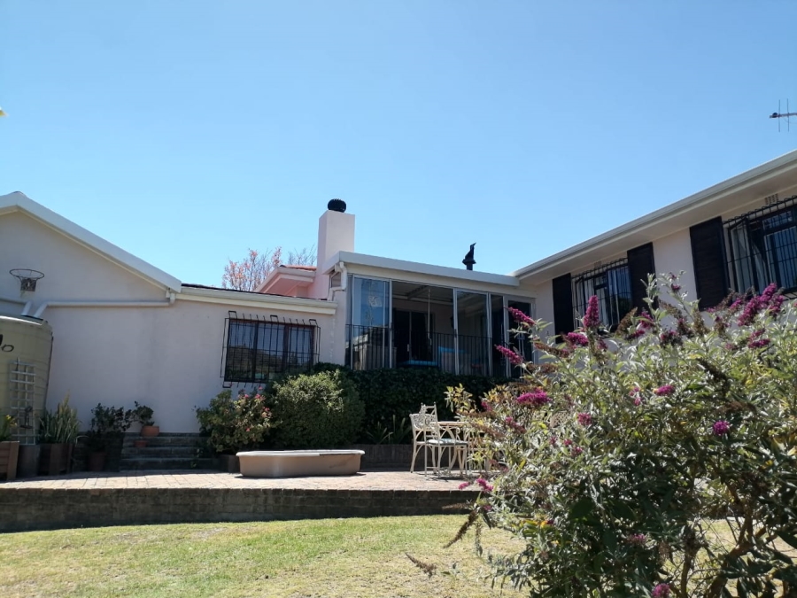 To Let 4 Bedroom Property for Rent in Heldervue Western Cape